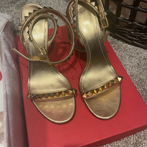 Valentino No Limits Gold Sandal Heel - Picture 5 of 9